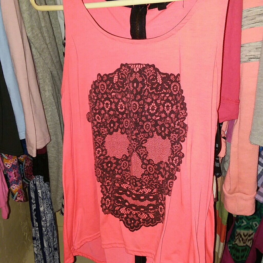 Clothes - Picture 3 of 8